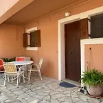 Kokkini Peach Budget Daire *