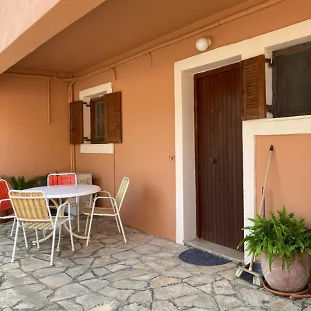 Kokkini Peach Budget Apartman *