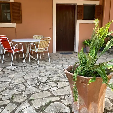 Kokkini Peach Budget Apartman *