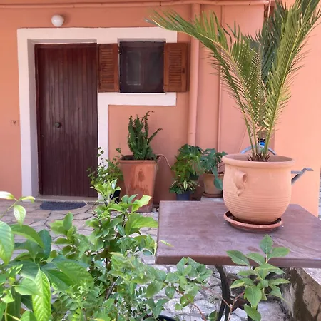 Kokkini Peach Budget Apartman *